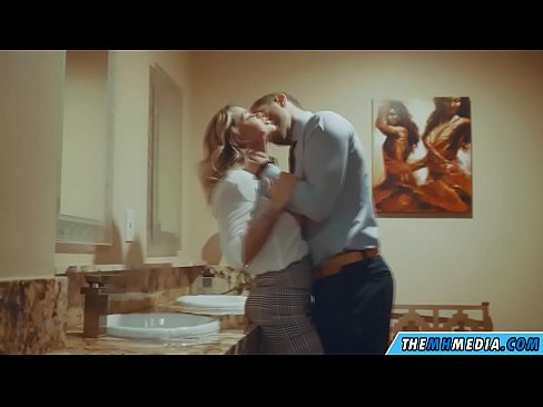 ❤️ Khi một cô gái tóc vàng busty quyến rũ bạn trong một nhà vệ sinh công cộng Khiêu dâm fb ở% vi.videolucrativo.top% ❌❤